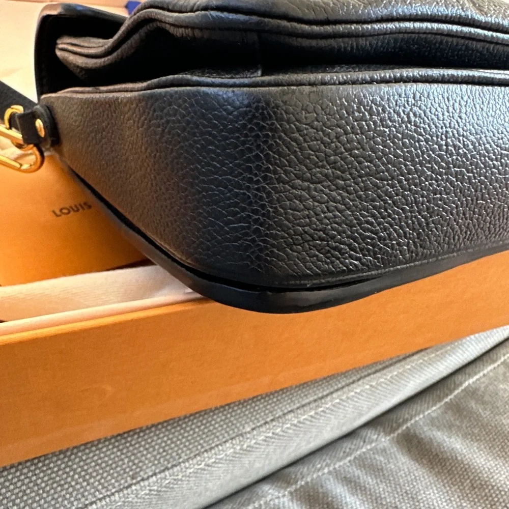 Pochette Métis
Monogram Empreinte Leather - Black - Picture 12 of 12